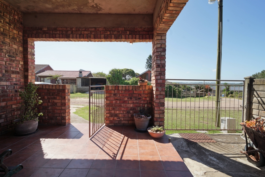 5 Bedroom Property for Sale in Seavale Eastern Cape